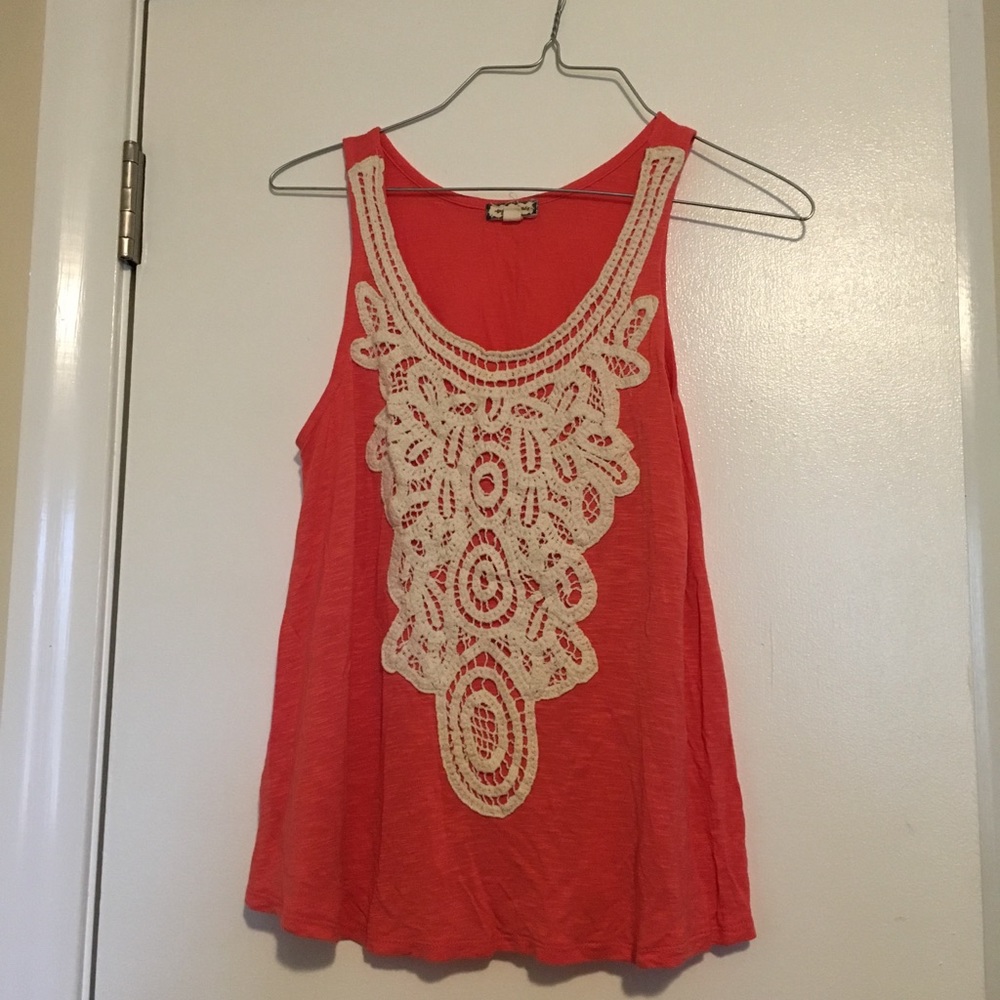 Eyeshadow. Top/blouse. Coral color.